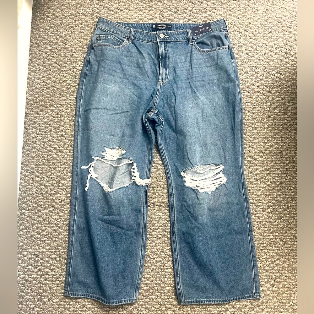 NWT Hollister size 18S/34S Baggy High Rise Distressed Jeans
